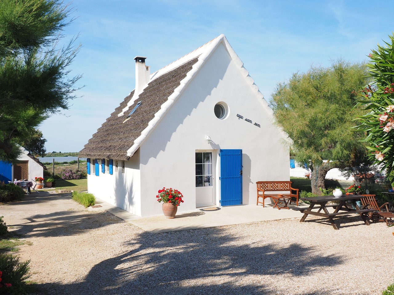 découvrez nos locations de vacances idéales pour un séjour confortable et mémorable. réservez dès maintenant votre hébergement parfait pour des vacances inoubliables.