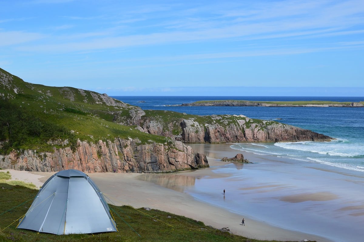 Camping sauvage autorisé en 2025 : où et comment pratiquer légalement ?